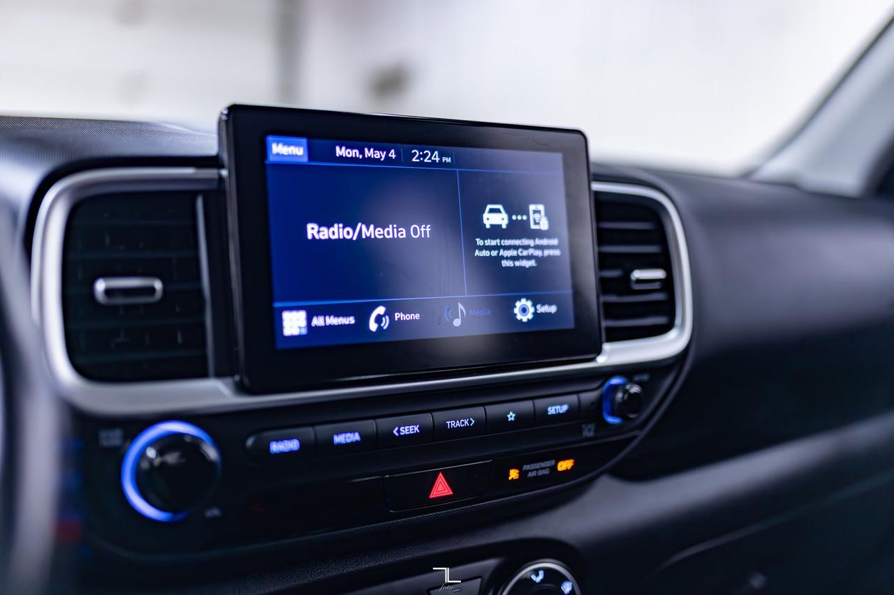 2022 Hyundai Venue FWD Preferred Heated Seats BCam Red Deer AB