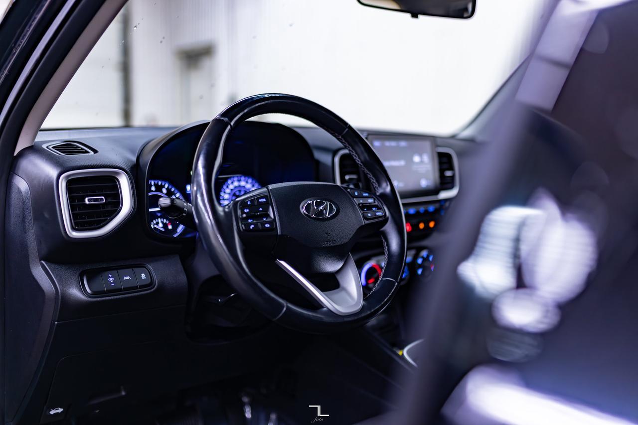 2022 Hyundai Venue FWD Preferred Heated Seats BCam Red Deer AB