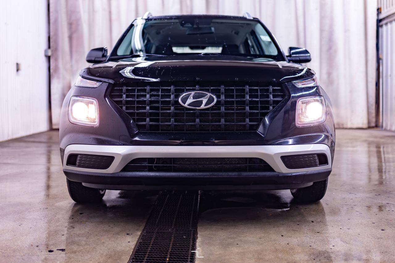 2022 Hyundai Venue FWD Preferred Heated Seats BCam Red Deer AB