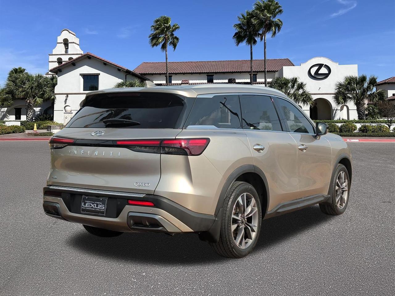 2022 INFINITI QX60 LUXE