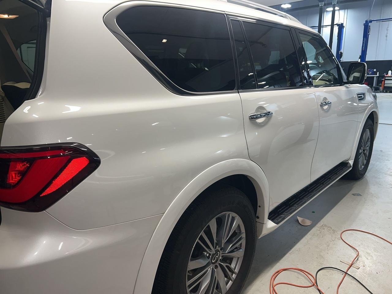 2022 INFINITI QX80 LUXE