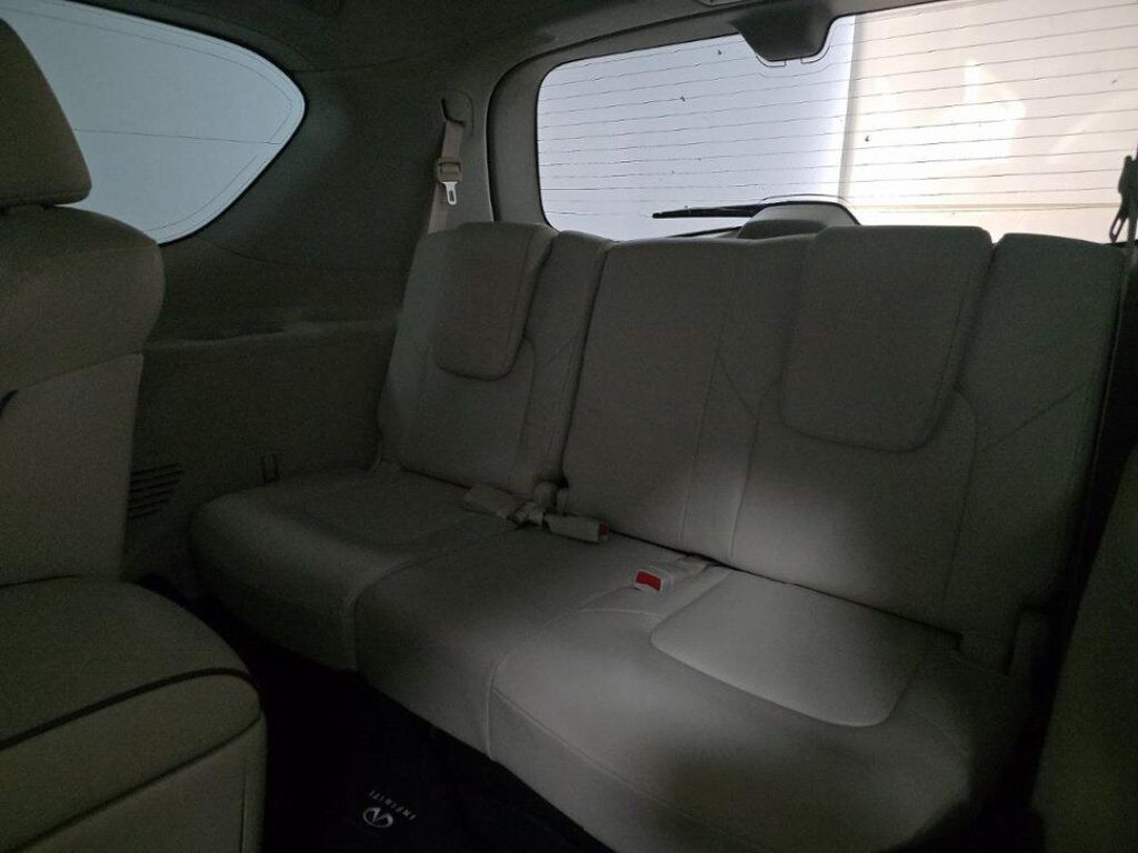 2022 Infiniti QX80 Luxe photo 5