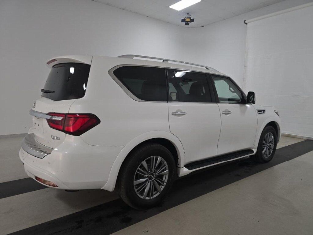 2022 Infiniti QX80 Luxe photo 2