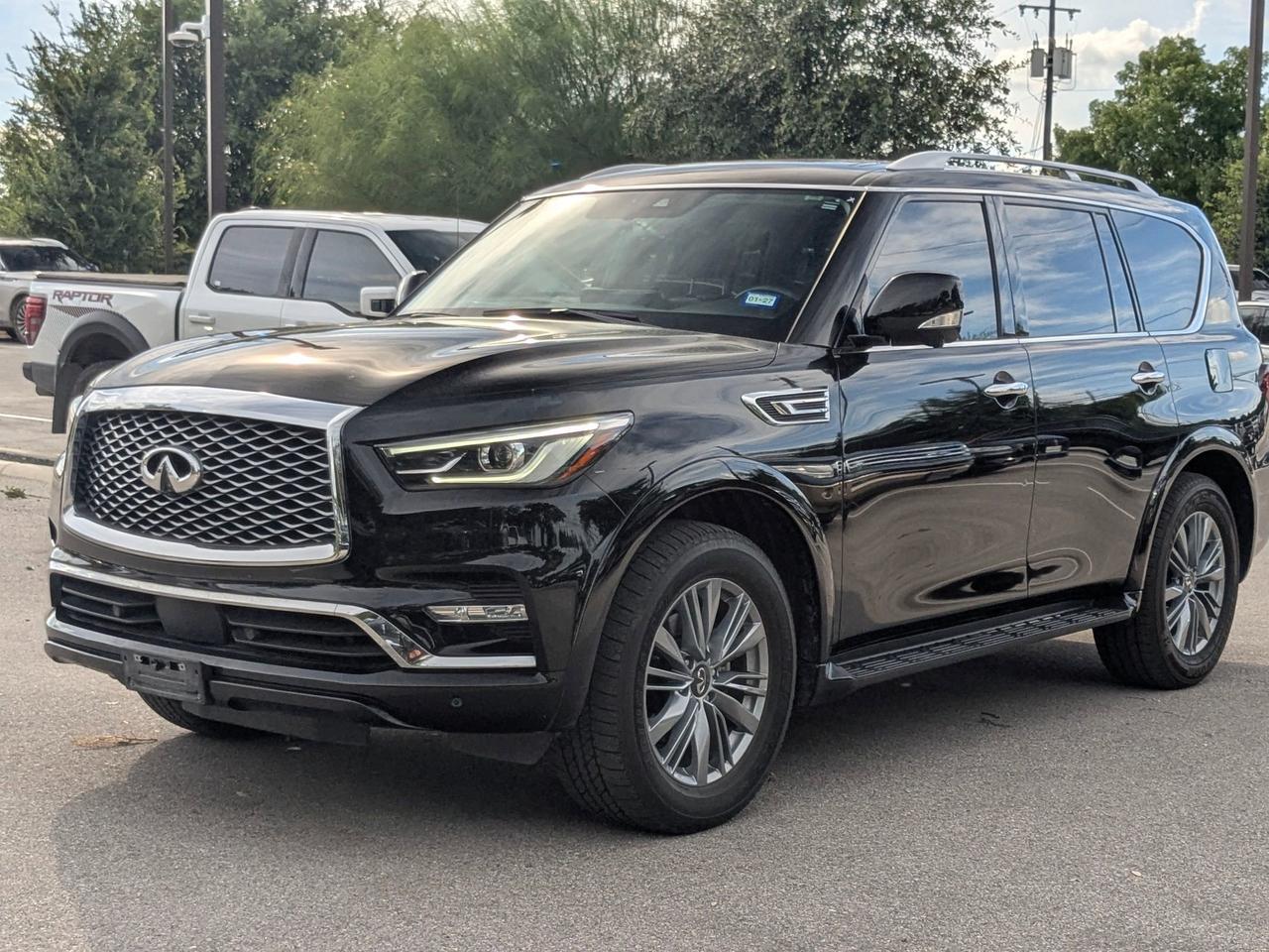 2022 INFINITI QX80 LUXE
