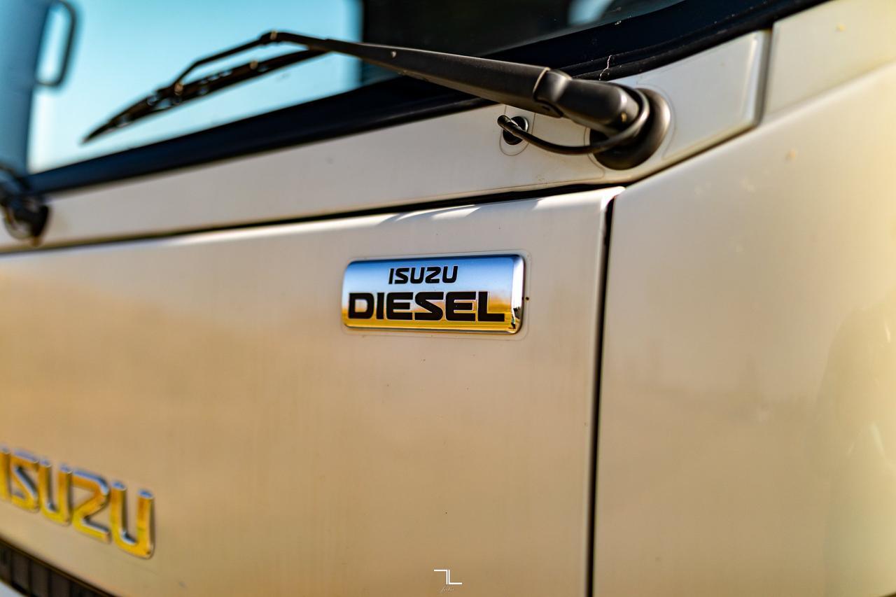 2022 Isuzu NRR 20 Ft. Box Cube Van Power Liftgate Diesel Red Deer AB