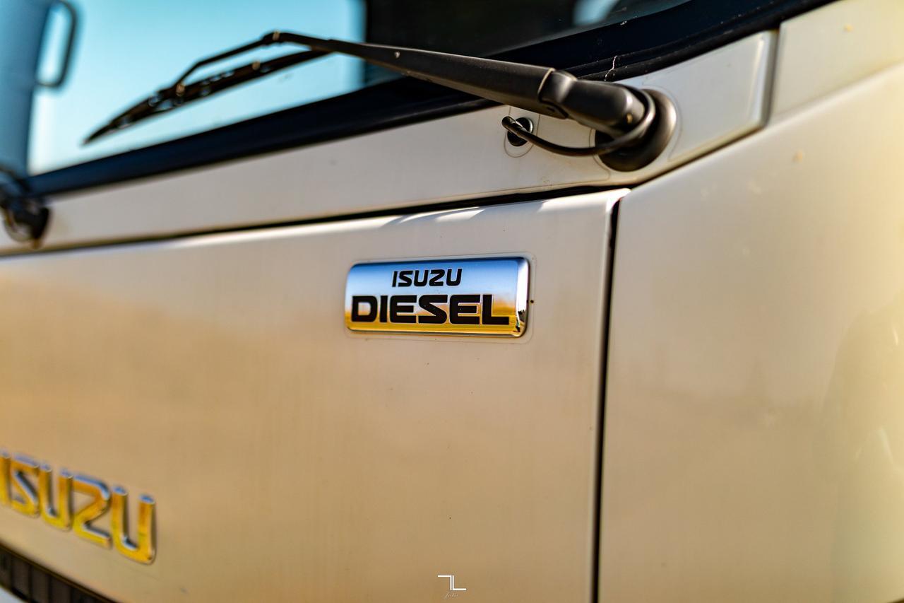 2022 Isuzu NRR 20 Ft. Box Cube Van Power Liftgate Diesel Red Deer AB