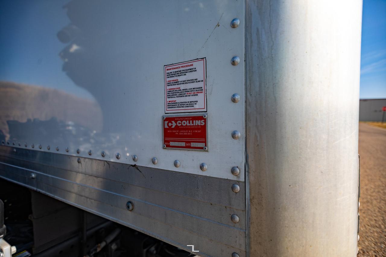 2022 Isuzu NRR 20 Ft. Box Cube Van Power Liftgate Diesel Red Deer AB