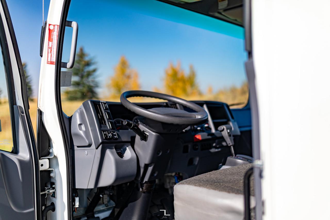 2022 Isuzu NRR 20 Ft. Box Cube Van Power Liftgate Diesel Red Deer AB