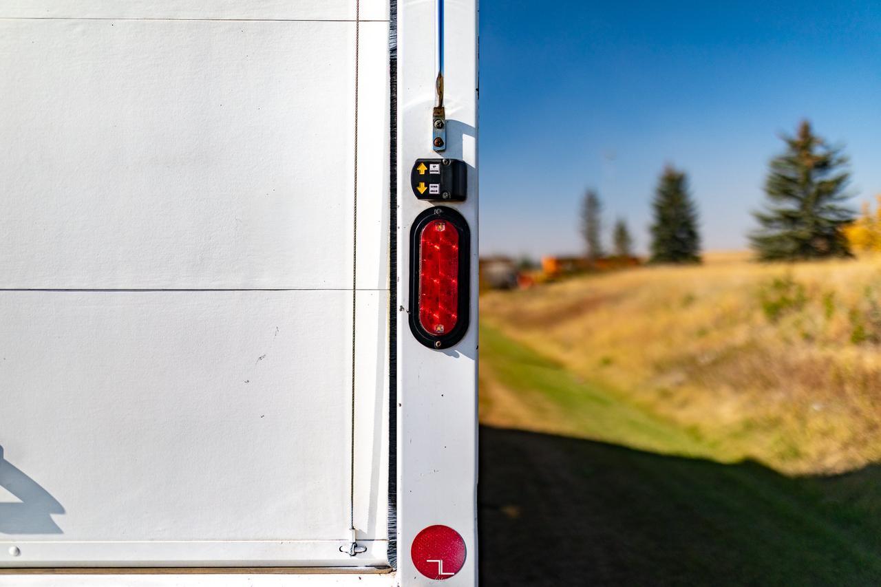 2022 Isuzu NRR 20 Ft. Box Cube Van Power Liftgate Diesel Red Deer AB