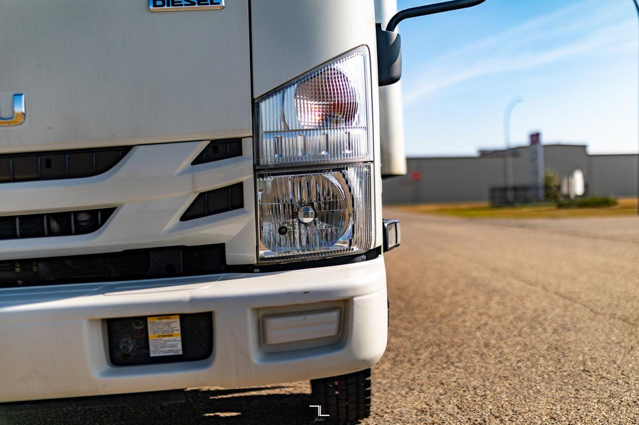 2022 Isuzu NRR 20 Ft. Box Cube Van Power Liftgate Diesel Red Deer AB