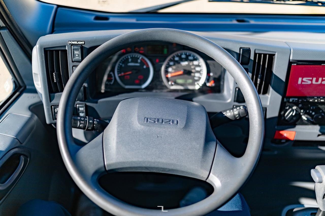 2022 Isuzu NRR 20 Ft. Box Cube Van Power Liftgate Diesel Red Deer AB