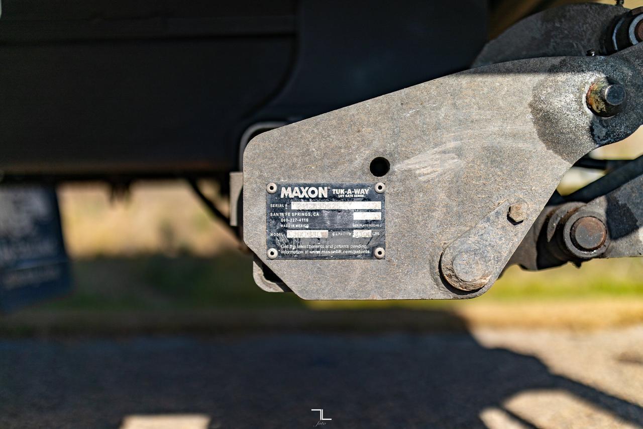 2022 Isuzu NRR 20 Ft. Box Cube Van Power Liftgate Diesel Red Deer AB