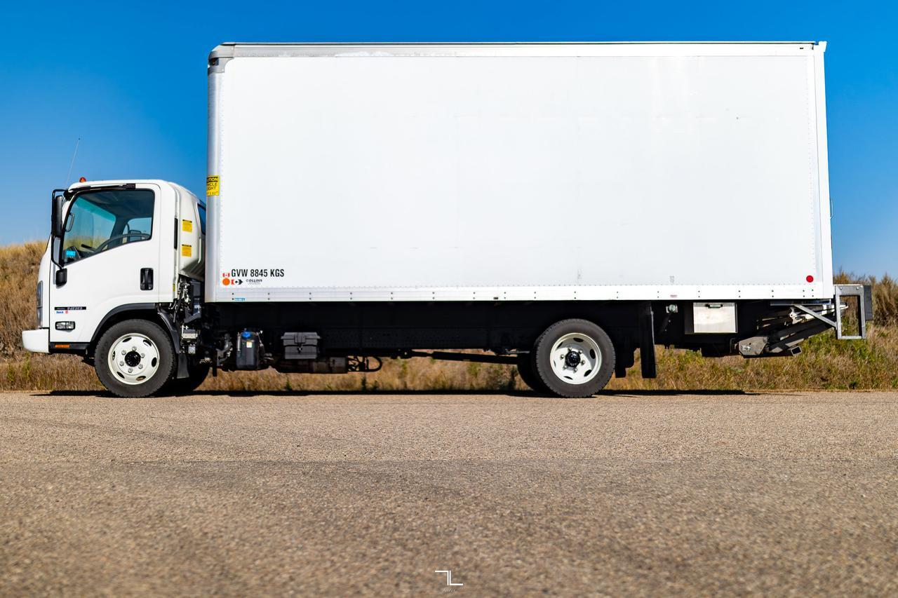 2022 Isuzu NRR 20 Ft. Box Cube Van Power Liftgate Diesel Red Deer AB