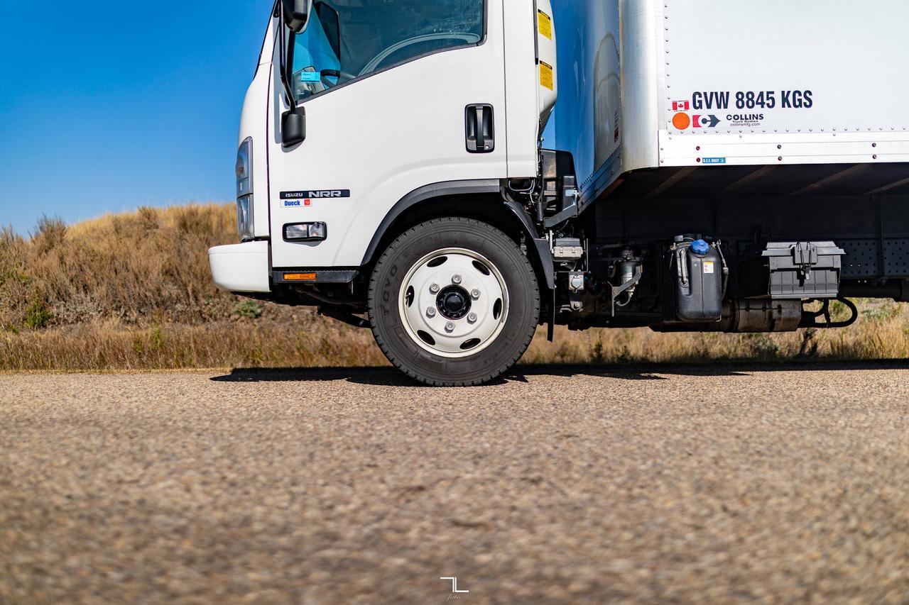 2022 Isuzu NRR 20 Ft. Box Cube Van Power Liftgate Diesel Red Deer AB