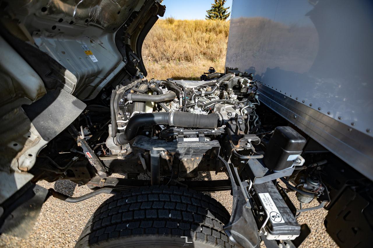 2022 Isuzu NRR 20 Ft. Box Cube Van Power Liftgate Diesel Red Deer AB