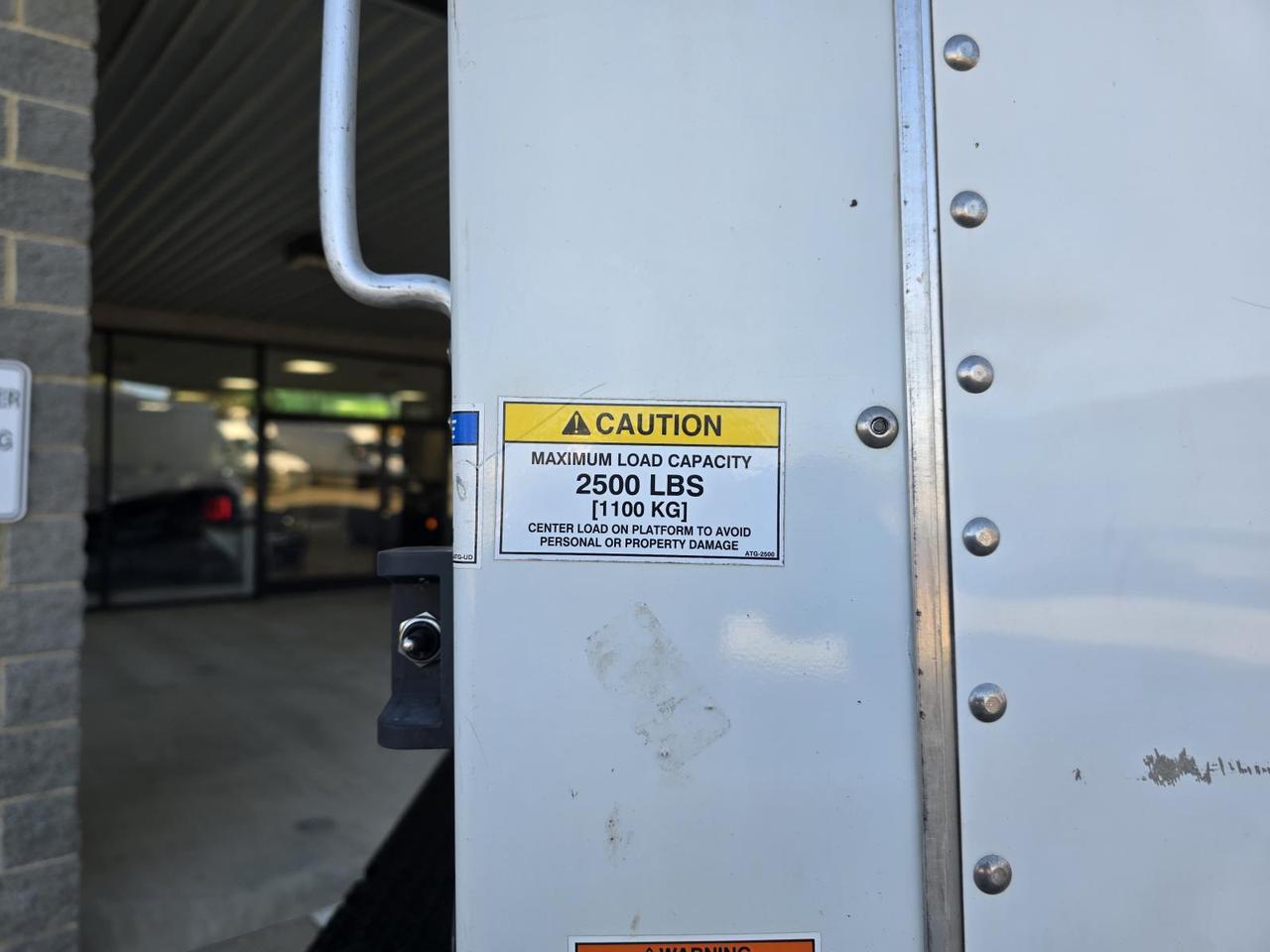 2022 Isuzu NRR 20ft Box W/Tuck-Under Liftgate and 5.2L Diesel Concord NC