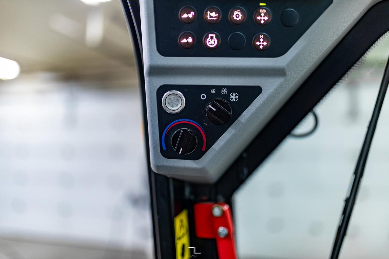 2022 JCB 270 T Track Skid Steer Loader Diesel Red Deer AB