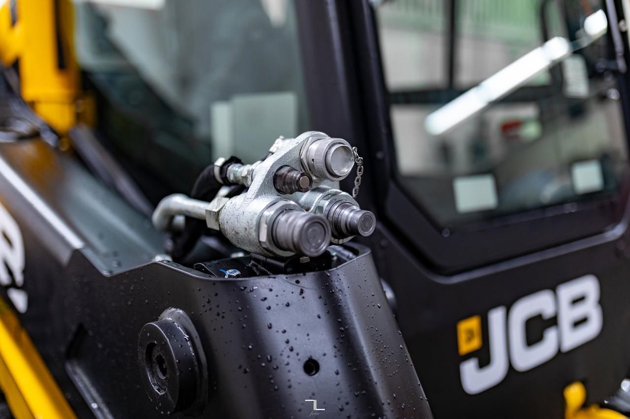 2022 JCB 270 T Track Skid Steer Loader Diesel Red Deer AB