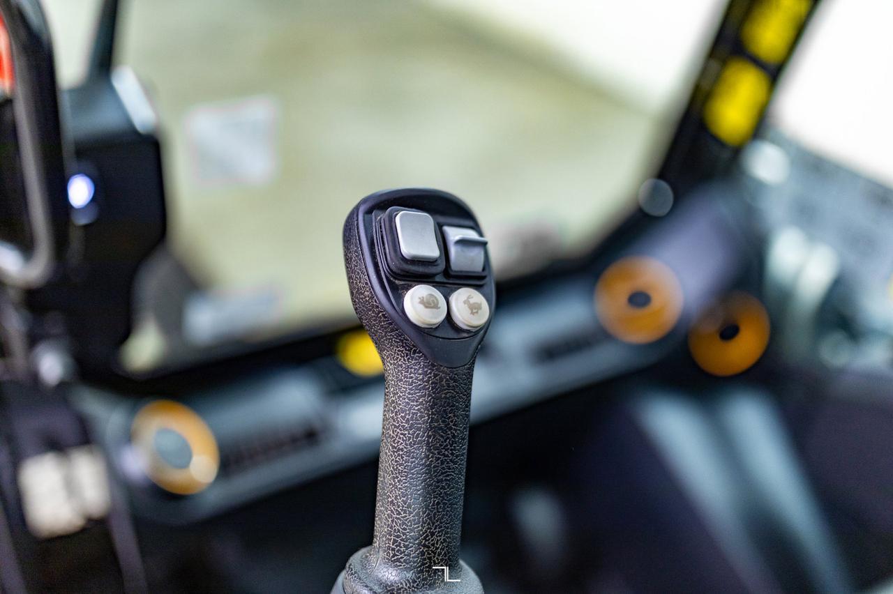 2022 JCB 270 T Track Skid Steer Loader Diesel Red Deer AB