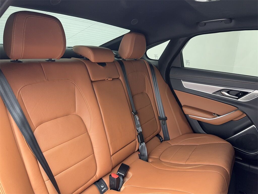 2022 Jaguar XF R-Dynamic SE photo 32