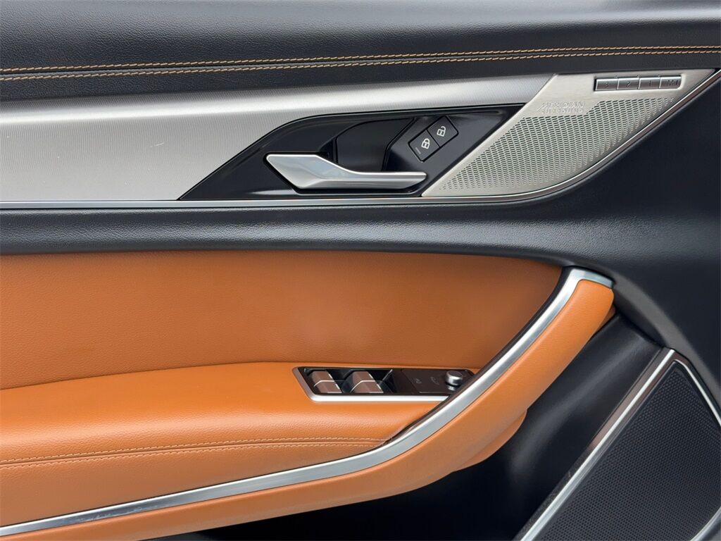 2022 Jaguar XF R-Dynamic SE photo 22