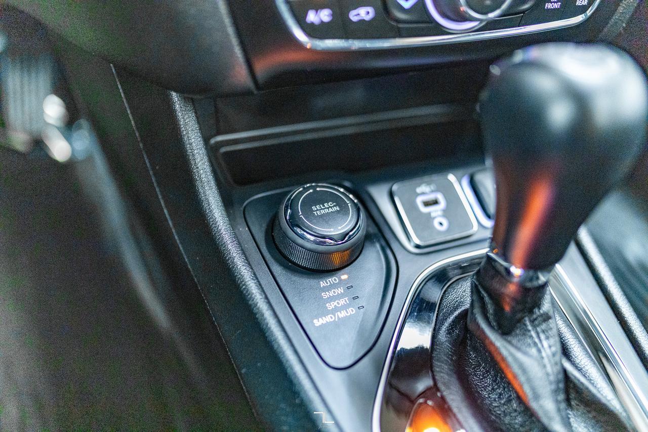 2022 Jeep Cherokee 4x4 Limited Leather Roof Nav BCam Red Deer AB