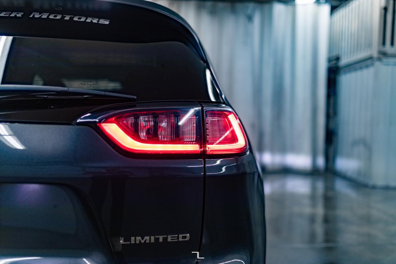 2022 Jeep Cherokee 4x4 Limited Leather Roof Nav BCam Red Deer AB