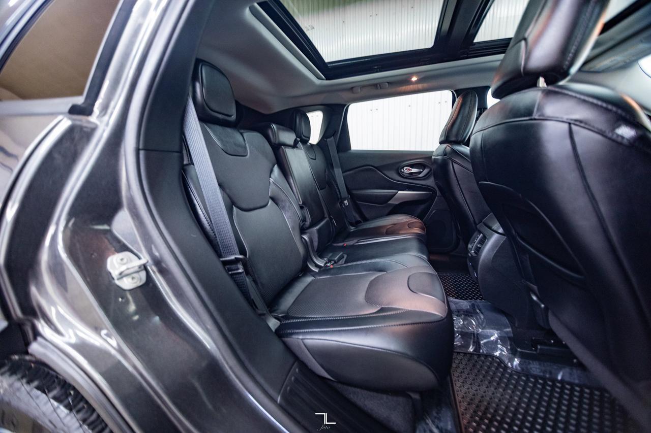 2022 Jeep Cherokee 4x4 Limited Leather Roof Nav BCam Red Deer AB