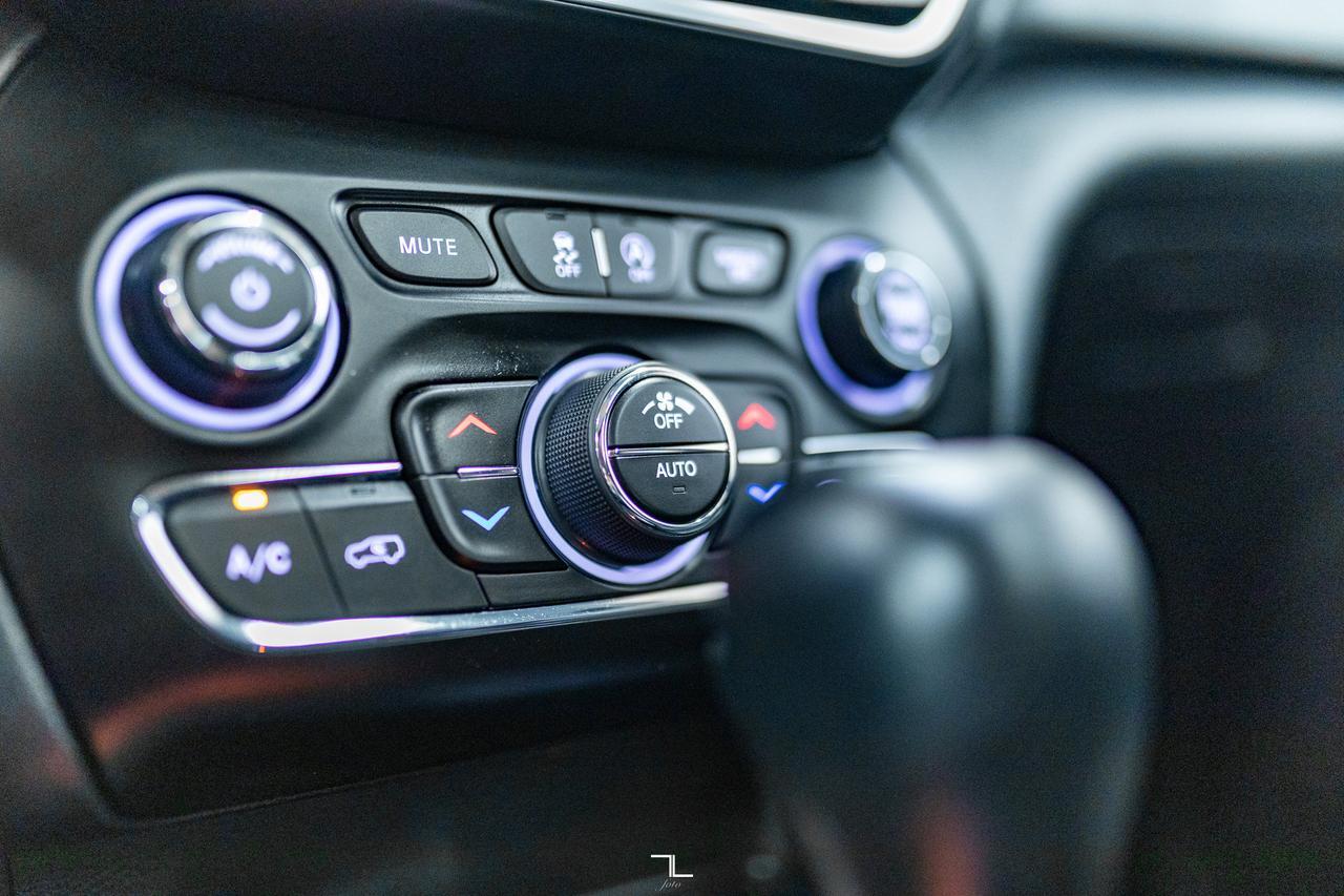 2022 Jeep Cherokee 4x4 Limited Leather Roof Nav BCam Red Deer AB