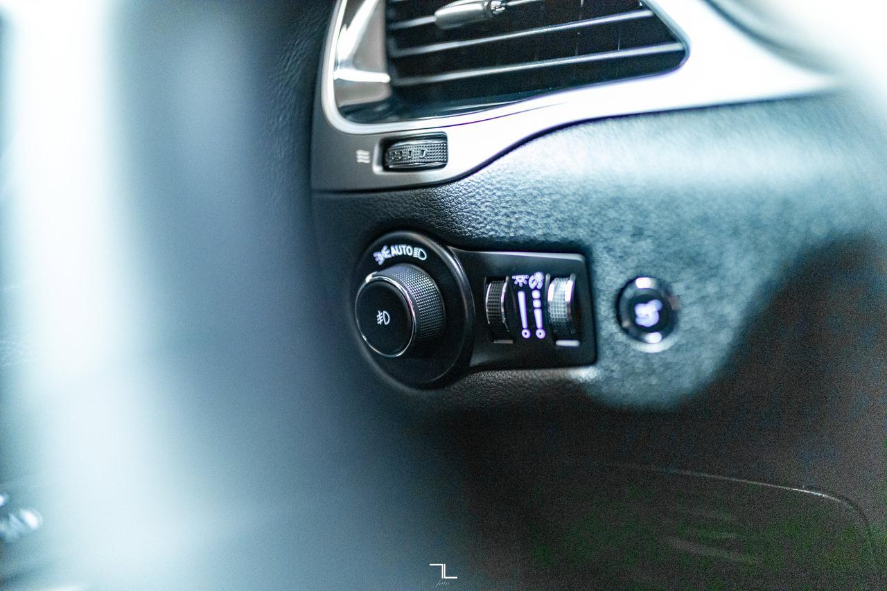 2022 Jeep Cherokee 4x4 Limited Leather Roof Nav BCam Red Deer AB