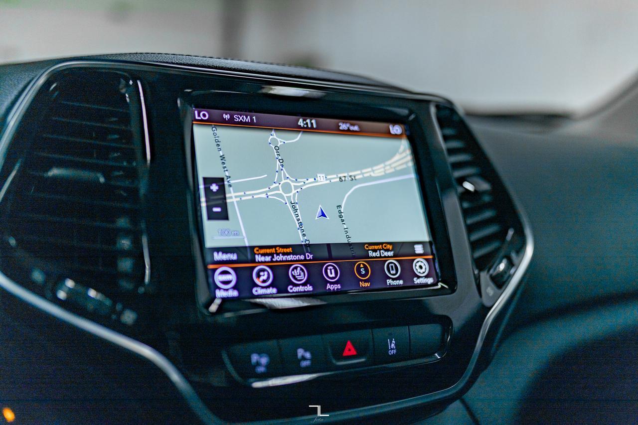 2022 Jeep Cherokee 4x4 Limited Leather Roof Nav BCam Red Deer AB