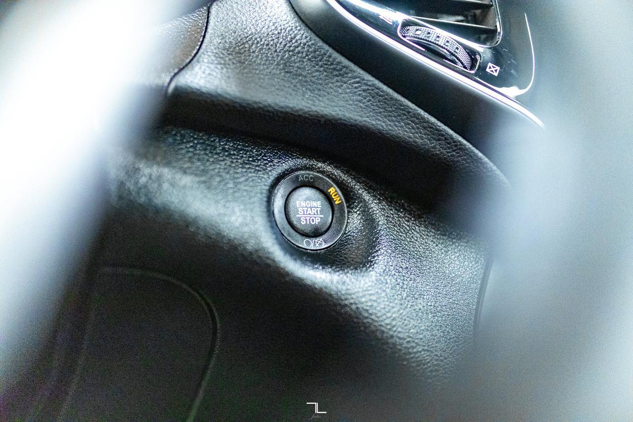 2022 Jeep Cherokee 4x4 Limited Leather Roof Nav BCam Red Deer AB