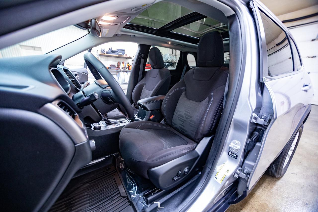 2022 Jeep Cherokee 4x4 North Roof BCam Red Deer AB