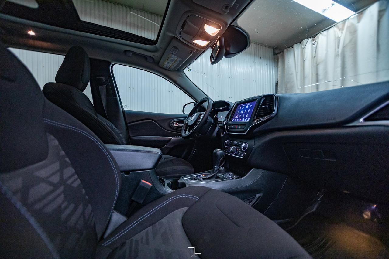 2022 Jeep Cherokee 4x4 North Roof BCam Red Deer AB