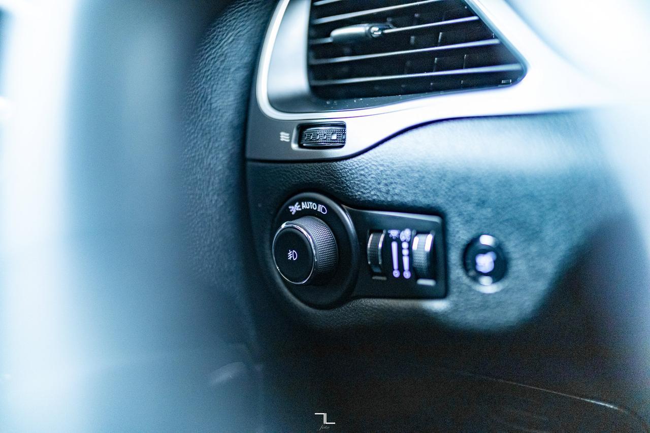 2022 Jeep Cherokee 4x4 North Roof BCam Red Deer AB