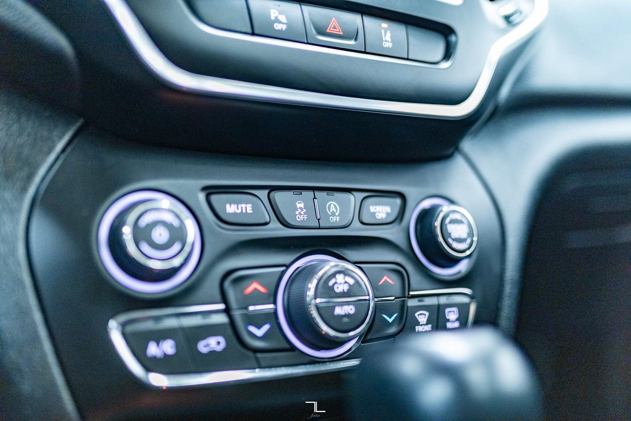 2022 Jeep Cherokee 4x4 North Roof BCam Red Deer AB