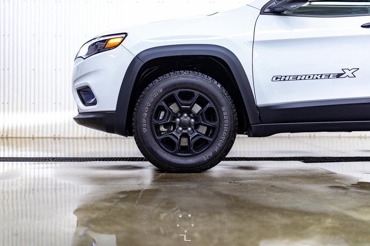 2022 Jeep Cherokee 4x4 X Leather Roof BCam Red Deer AB