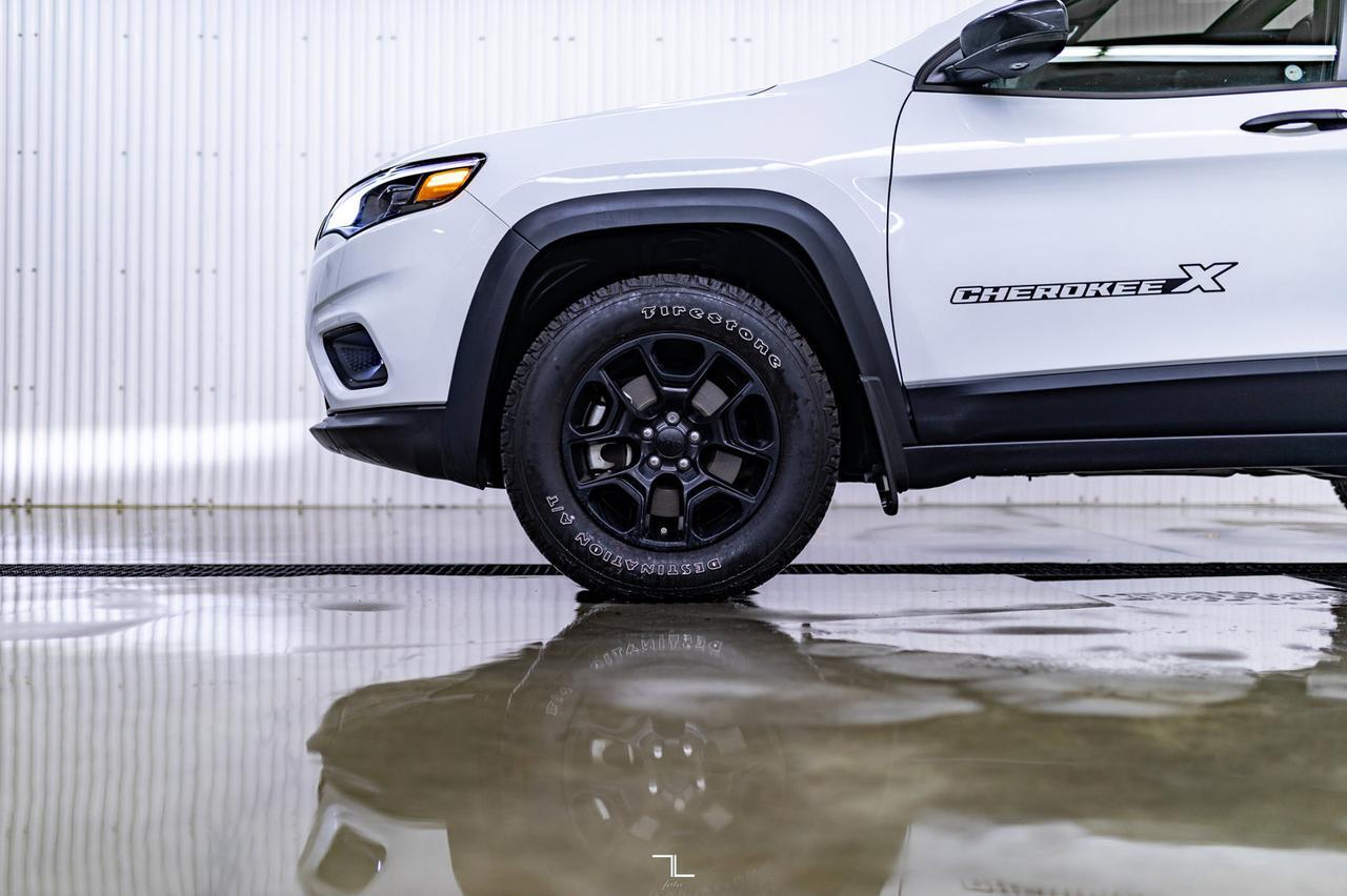 2022 Jeep Cherokee 4x4 X Leather Roof BCam Red Deer AB