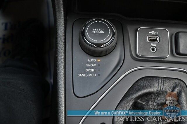 2022 Jeep Cherokee Latitude Lux / 4X4 / Auto Start / Power & Heated Leather Seats / Heated Steering Wheel / Lane Departure & Blind Spot Alert / Apple CarPlay & Android Auto / Back Up Camera / Keyless Entry & Start / 27 MPG / 1-Owner Anchorage AK