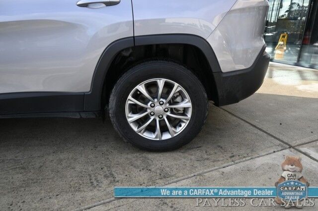 2022 Jeep Cherokee Latitude Lux / 4X4 / Auto Start / Power & Heated Leather Seats / Heated Steering Wheel / Lane Departure & Blind Spot Alert / Apple CarPlay & Android Auto / Back Up Camera / Keyless Entry & Start / 27 MPG / 1-Owner Anchorage AK