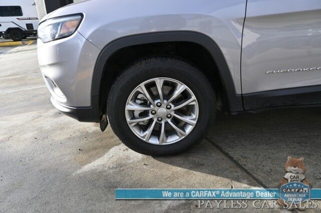 2022 Jeep Cherokee Latitude Lux / 4X4 / Auto Start / Power & Heated Leather Seats / Heated Steering Wheel / Lane Departure & Blind Spot Alert / Apple CarPlay & Android Auto / Back Up Camera / Keyless Entry & Start / 27 MPG / 1-Owner Anchorage AK