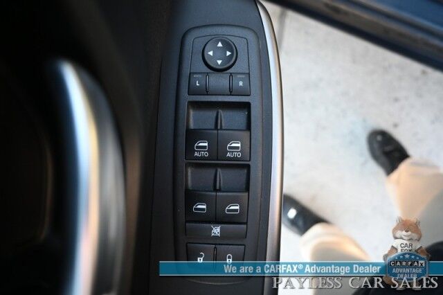 2022 Jeep Cherokee Latitude Lux / 4X4 / Auto Start / Power & Heated Leather Seats / Heated Steering Wheel / Lane Departure & Blind Spot Alert / Apple CarPlay & Android Auto / Back Up Camera / Keyless Entry & Start / 27 MPG / 1-Owner Anchorage AK
