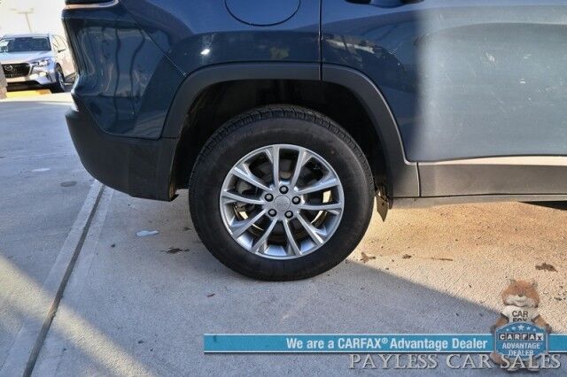 2022 Jeep Cherokee Latitude Lux / 4X4 / Auto Start / Power & Heated Leather Seats / Heated Steering Wheel / Lane Departure & Blind Spot Alert / Apple CarPlay & Android Auto / Back Up Camera / Keyless Entry & Start / 27 MPG / 1-Owner Anchorage AK