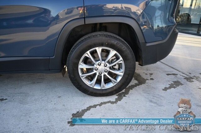 2022 Jeep Cherokee Latitude Lux / 4X4 / Auto Start / Power & Heated Leather Seats / Heated Steering Wheel / Lane Departure & Blind Spot Alert / Apple CarPlay & Android Auto / Back Up Camera / Keyless Entry & Start / 27 MPG / 1-Owner Anchorage AK
