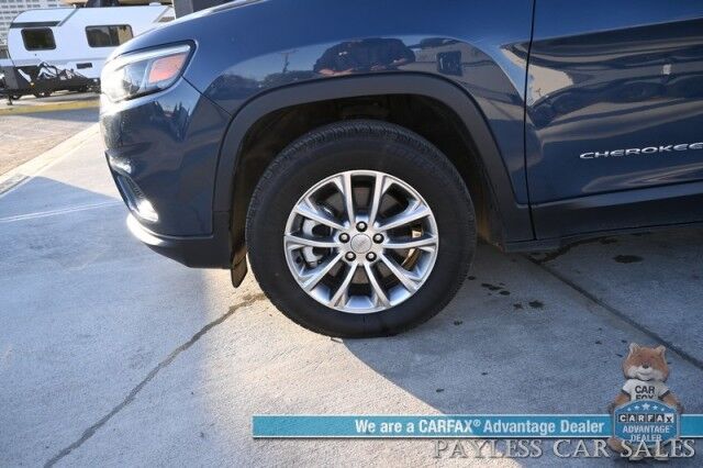 2022 Jeep Cherokee Latitude Lux / 4X4 / Auto Start / Power & Heated Leather Seats / Heated Steering Wheel / Lane Departure & Blind Spot Alert / Apple CarPlay & Android Auto / Back Up Camera / Keyless Entry & Start / 27 MPG / 1-Owner Anchorage AK