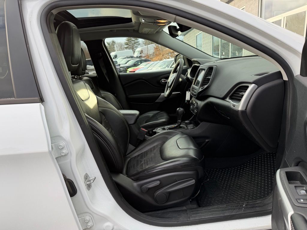 2022 Jeep Cherokee X Orange MA