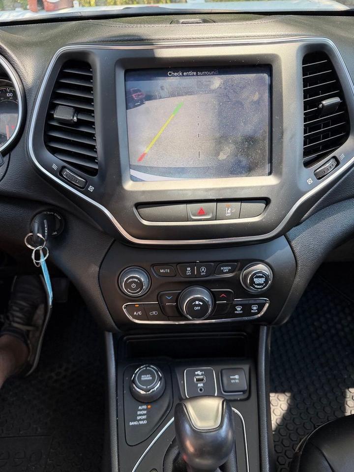 2022 Jeep Cherokee X Orange MA