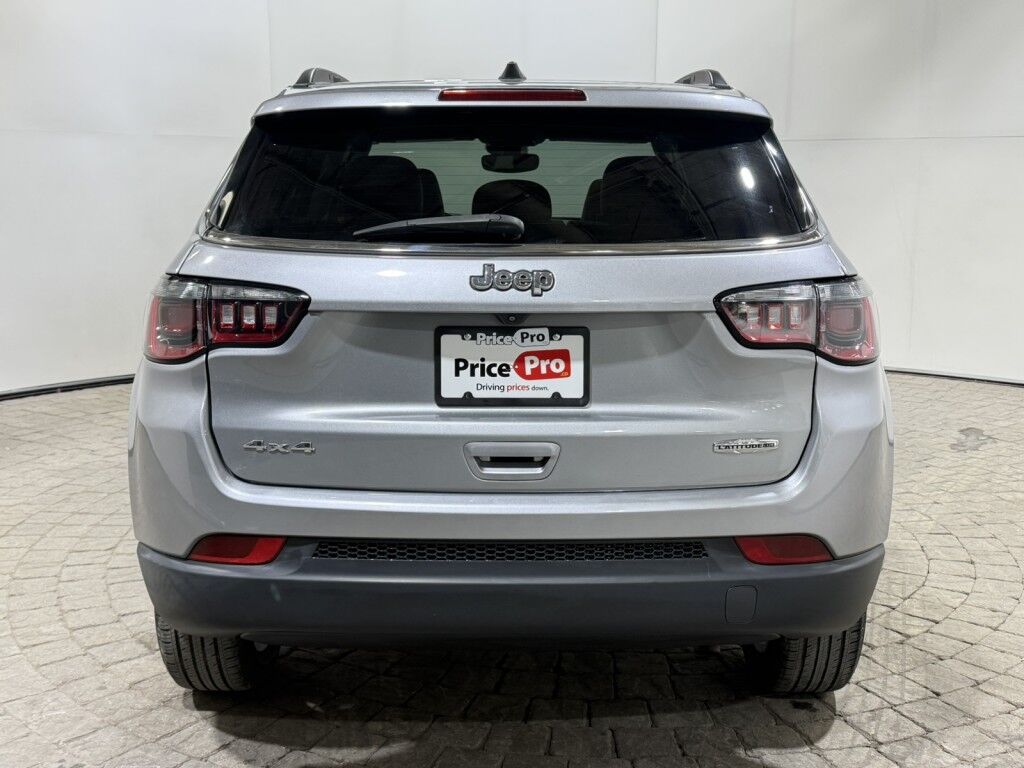 2022 Jeep Compass Latitude Lux 4WD w/Panoramic Moon Maumee OH