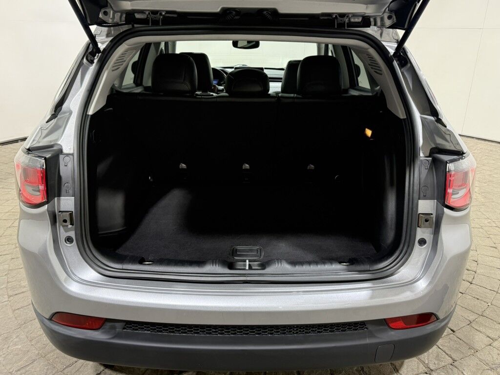 2022 Jeep Compass Latitude Lux 4WD w/Panoramic Moon Maumee OH