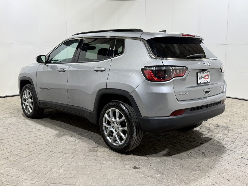 2022 Jeep Compass Latitude Lux 4WD w/Panoramic Moon Maumee OH